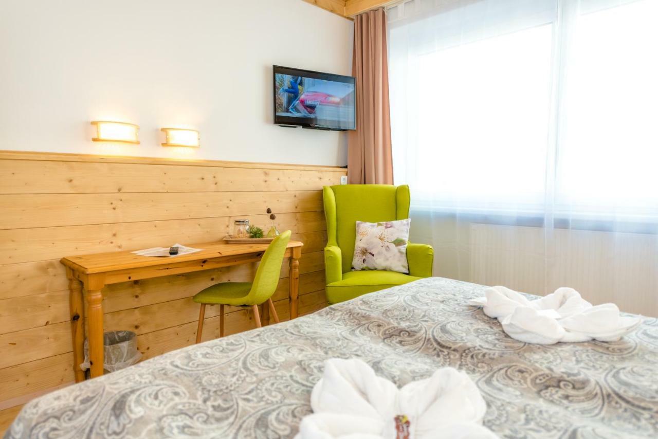 Landpension Birker - Self Check-In Weisskirchen in Steiermark ภายนอก รูปภาพ